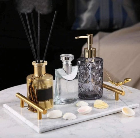 Nordic style natural marble storage tray for cosmetics and jewelry.